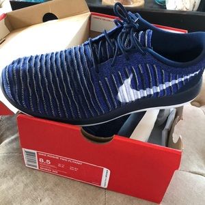 NWOT Nike Rose Two Flyknit